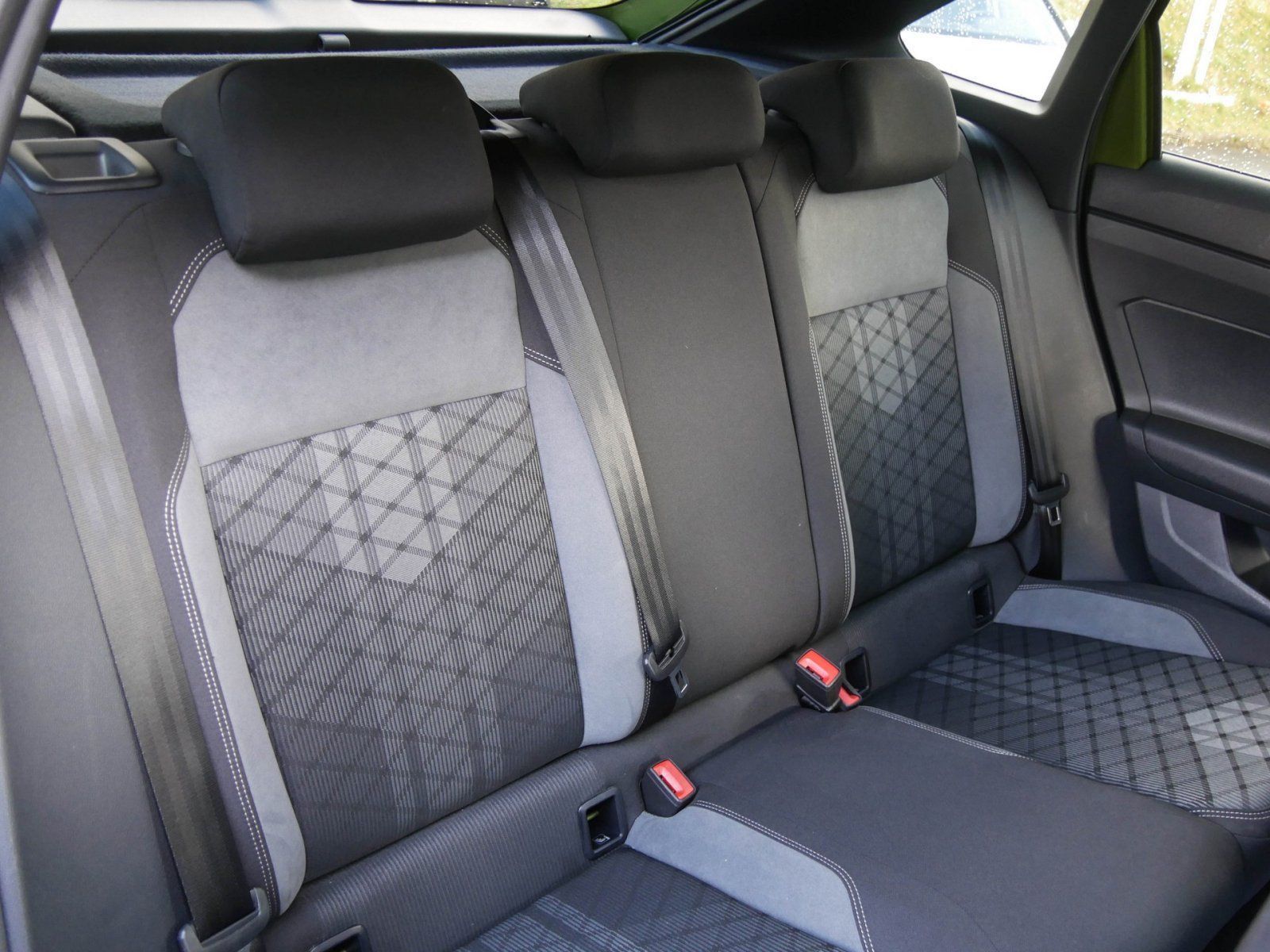 Volkswagen Taigo 1.5 TSI R-Line Black - Samsaru's Car Outlet