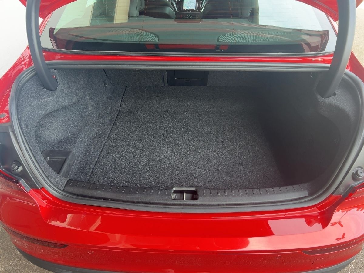 Volvo S60 Plus Dark B4