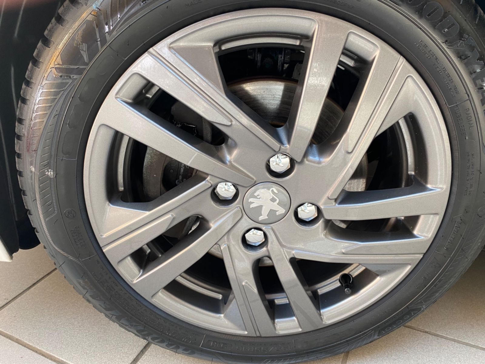 Peugeot 208 Active Pack - Samsaru's Car Outlet