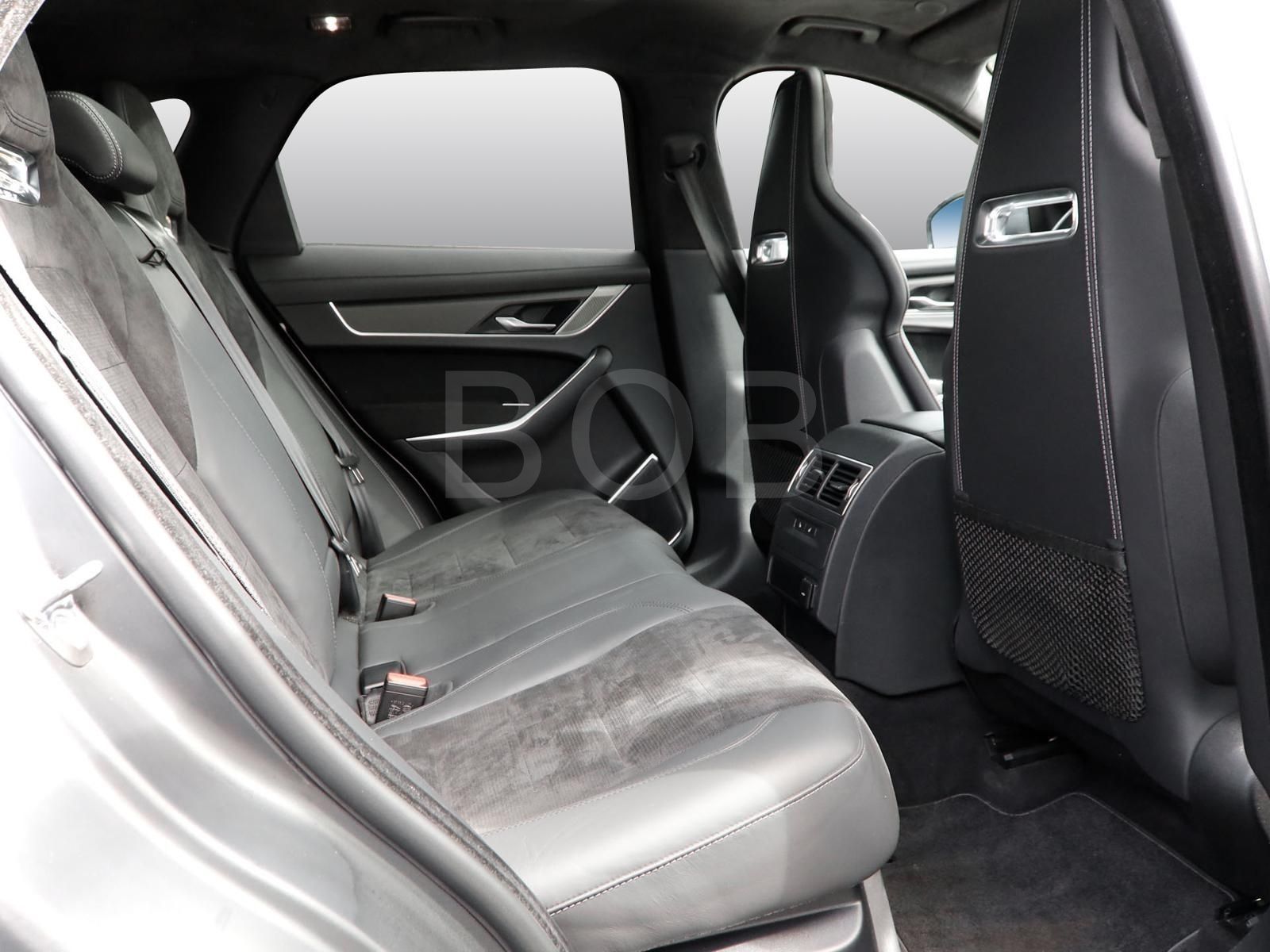 Jaguar F-Pace P550 SVR AWD