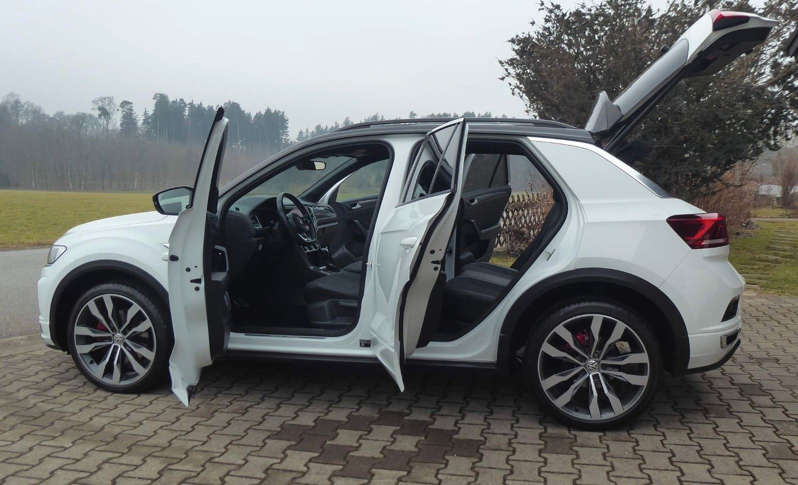 Volkswagen T-Roc Sport R-LINE - Samsaru's Car Outlet