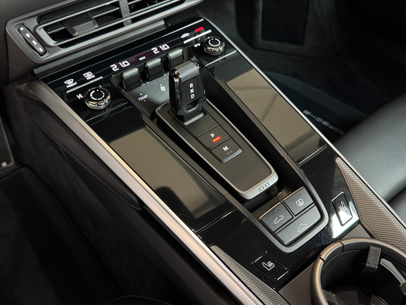Porsche 992 Turbo - Samsaru's Car Outlet
