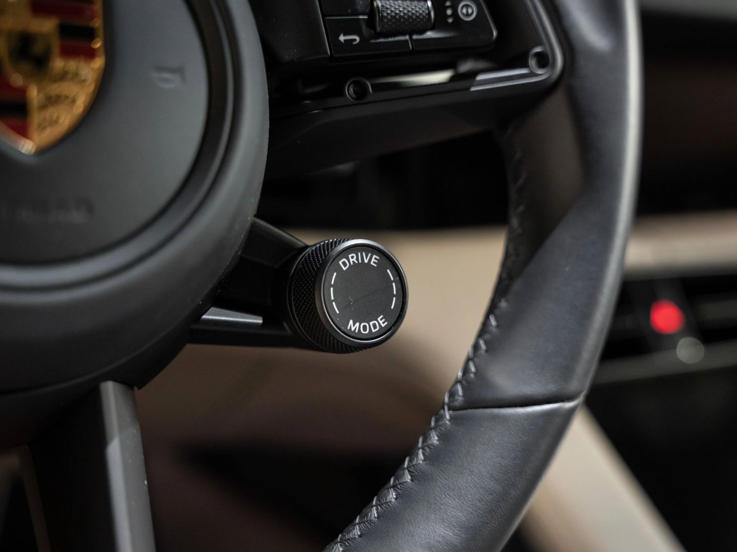 Porsche Taycan GTS InnoDrive Burmester Beifahrerdisplay