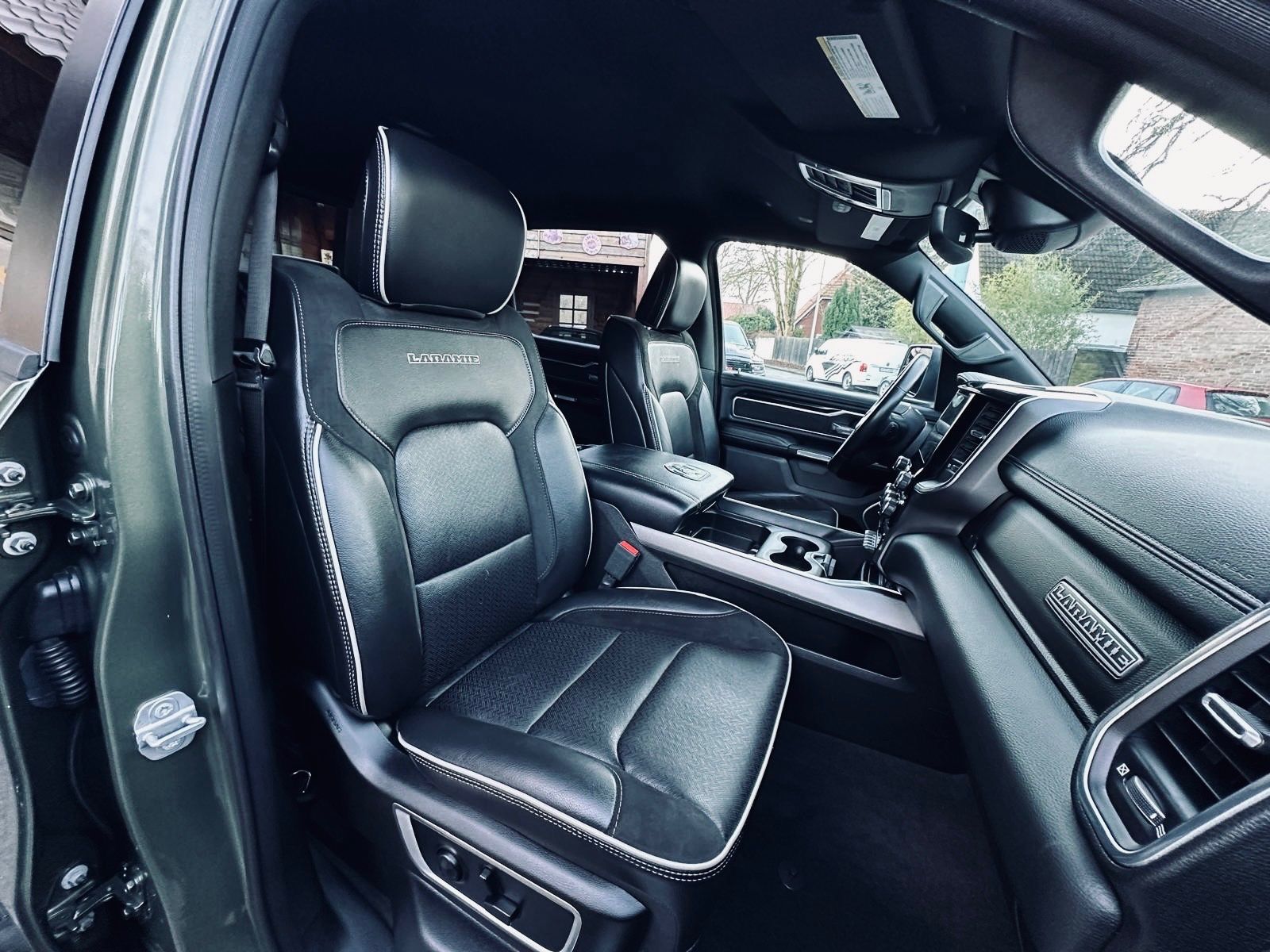 Dodge LARAMIE*5.7*LPG*AHK*NAVI*PDC*RAMBOX*GARANTIE*