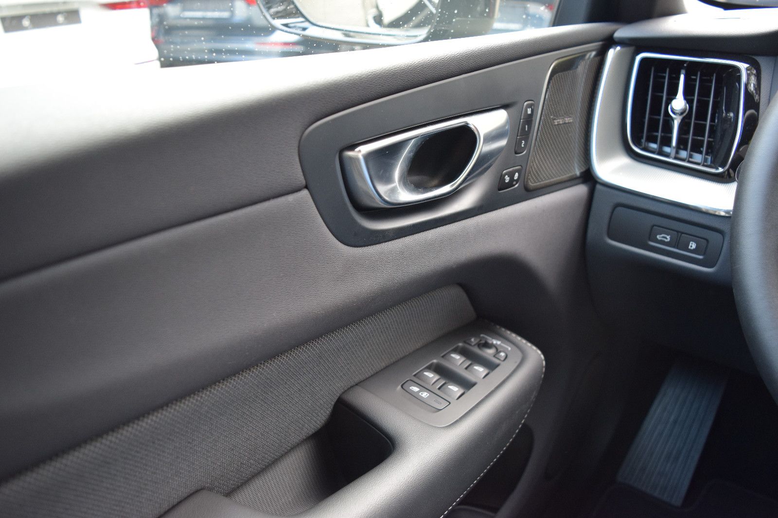 Volvo XC60 T6Plus Black Edition,AHK,Pano,360°K,H&K,21"