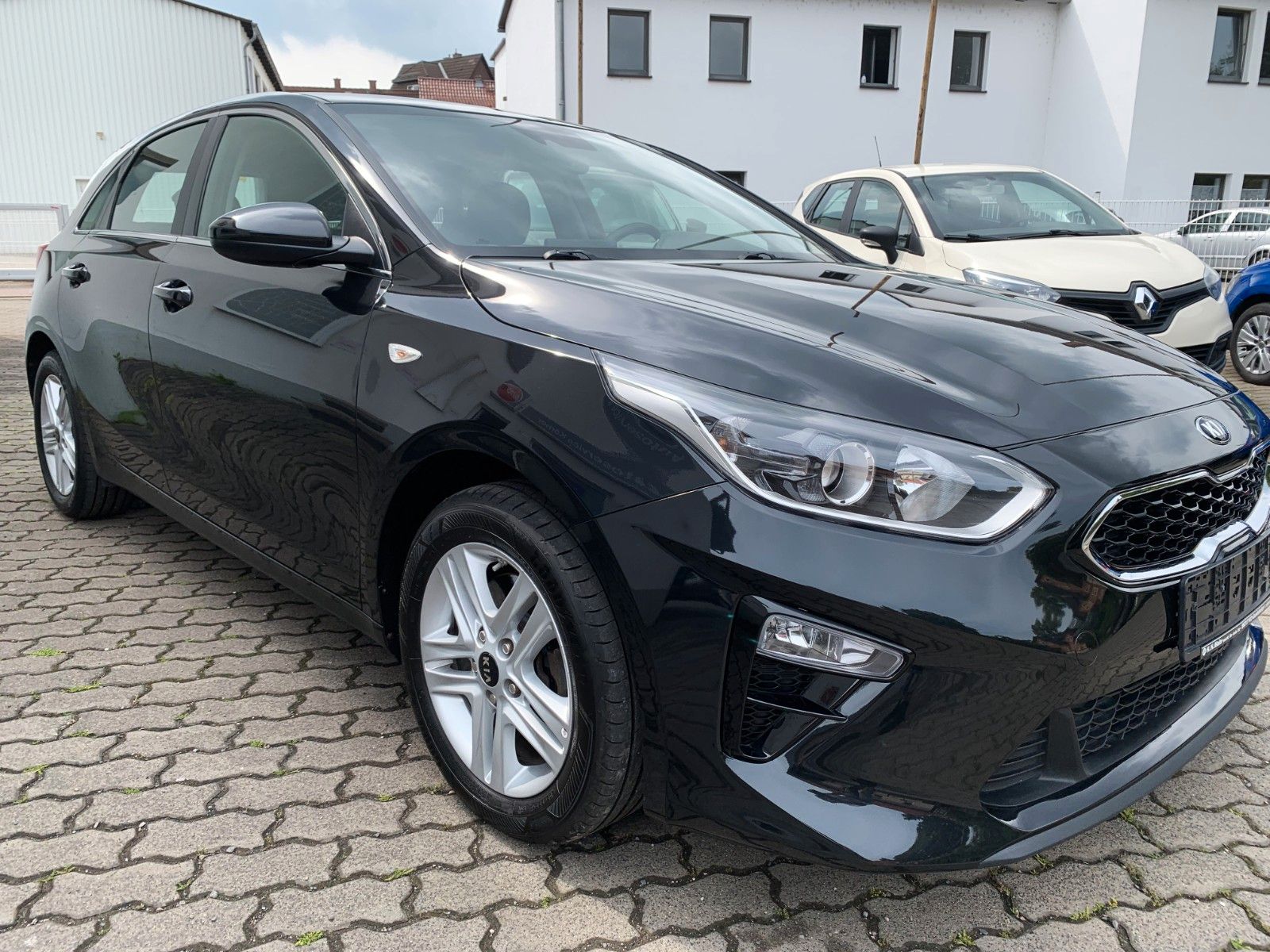 Kia Ceed - Samsaru's Car Outlet