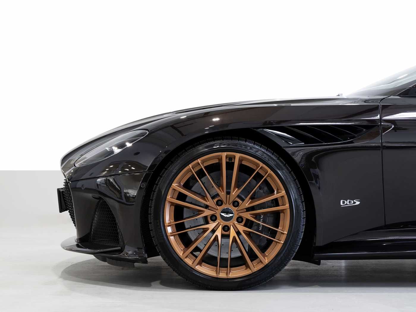 Aston Martin DBS Superleggera Volante -Berwick Bronze-