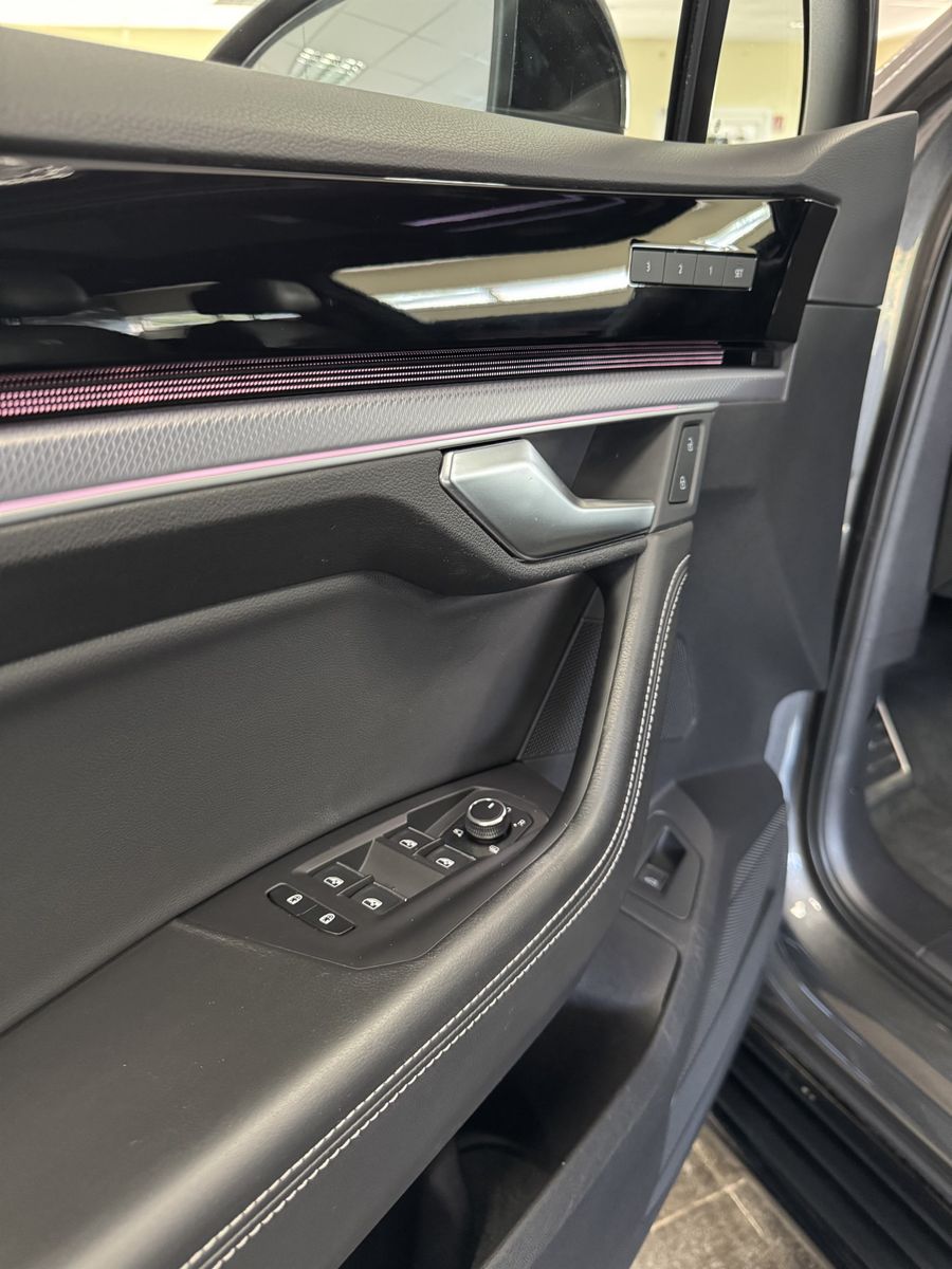 Volkswagen Touareg R-Line 4Motion - Samsaru's Car Outlet
