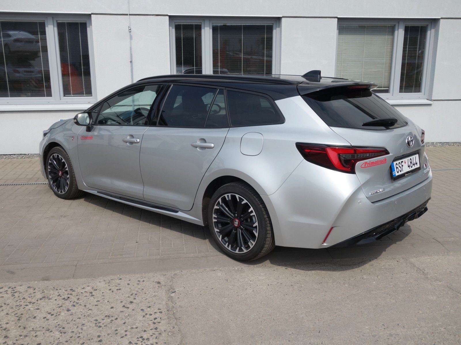 Toyota Corolla Touring 2.0 Hybrid GR Sport - Samsaru's Car Outlet