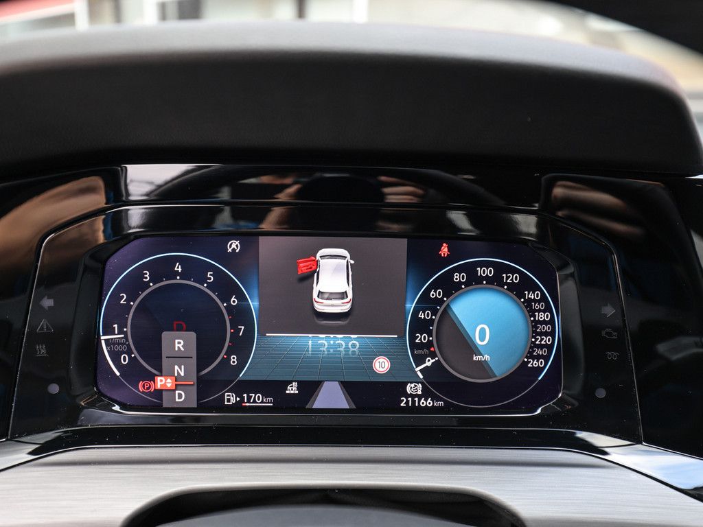 Volkswagen Golf VIII 1.5 e TSI Style DSG - Samsaru's Car Outlet