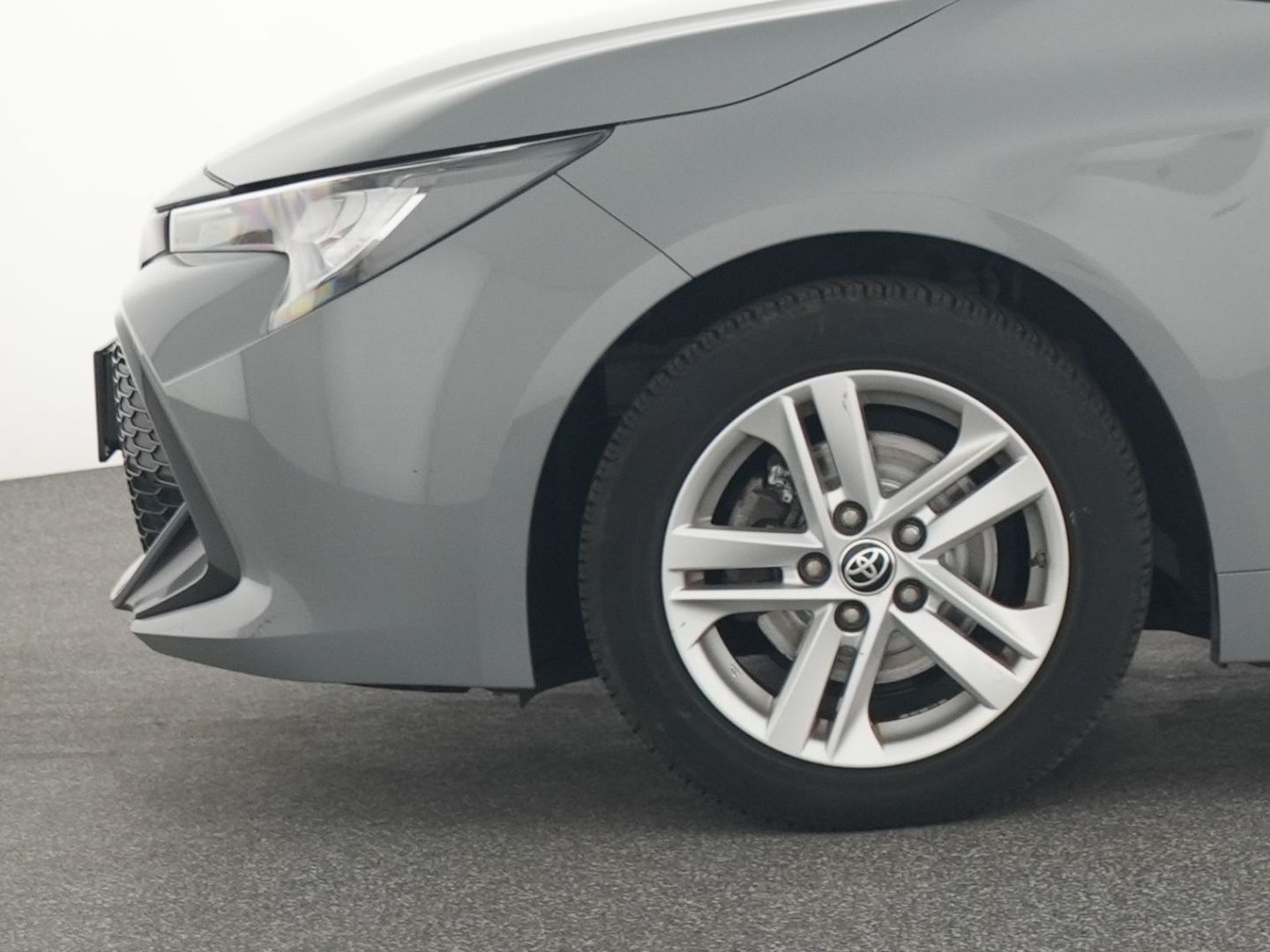 Toyota Corolla 1.8Hybrid Kombi - Samsaru's Car Outlet