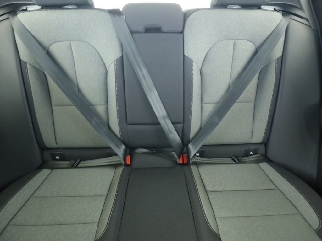 Volvo XC40 T4 Recharge Core Voll-LED AHK Kamera