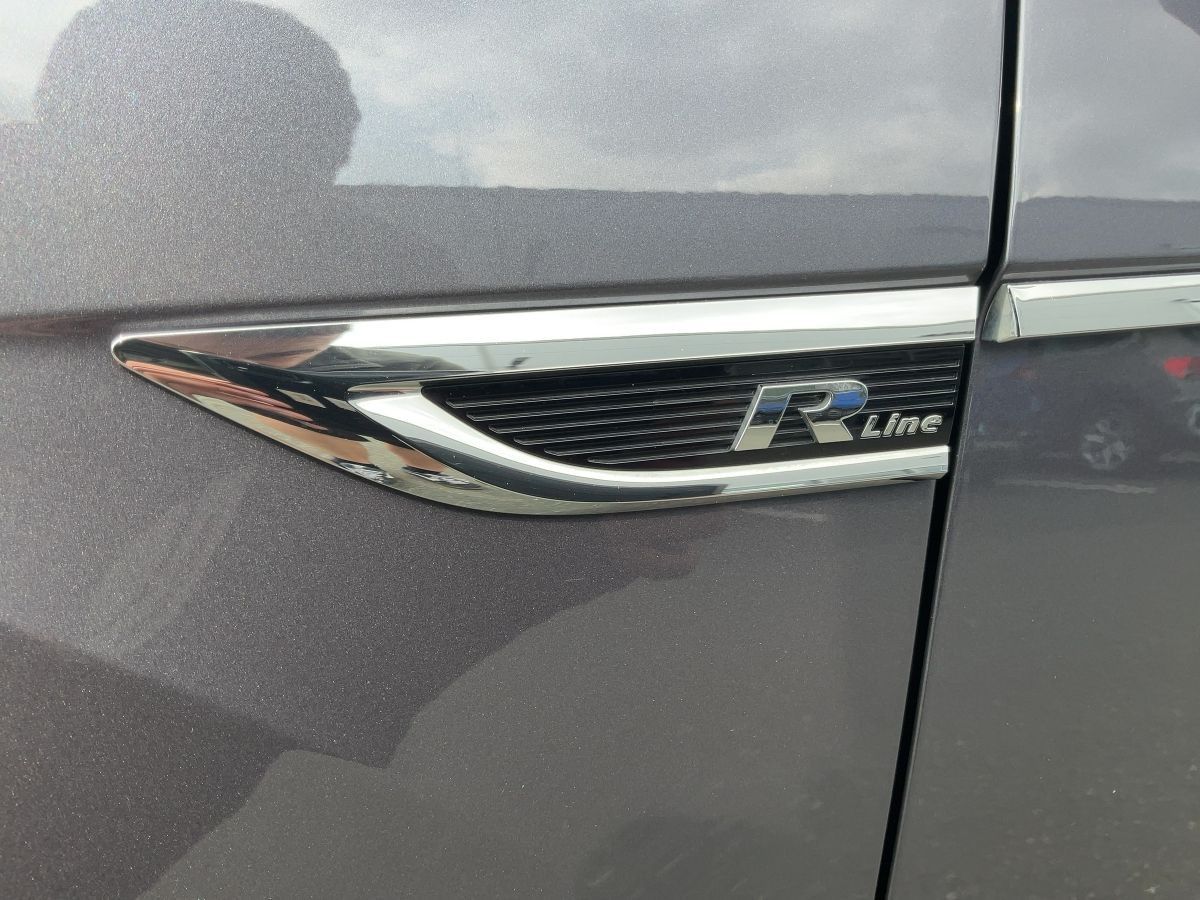 Volkswagen T-Roc 1.5 TSI R-LINE - Samsaru's Car Outlet