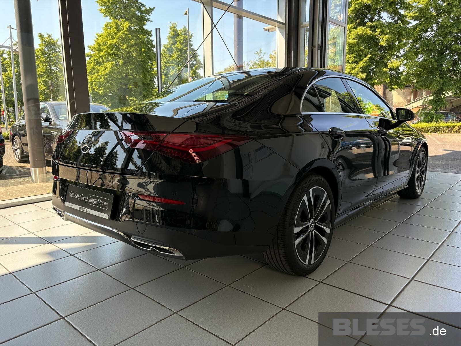 Mercedes-Benz CLA 180 Coupé - Samsaru's Car Outlet