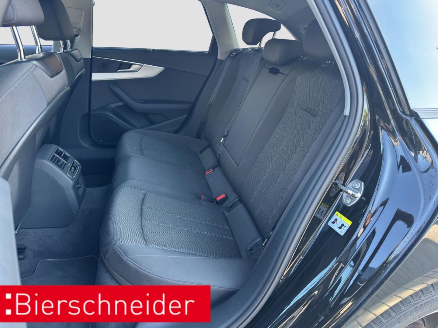 Audi A4 Avant 2.0 TFSI S tronic 35 advanced - Samsaru's Car Outlet