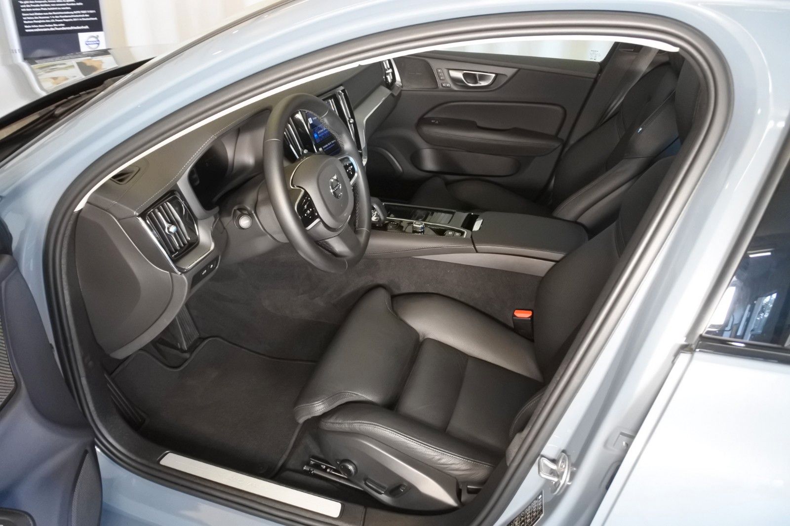 Volvo S60 T8 Ultimate Dark Recharge Plug-In Hybrid AWD