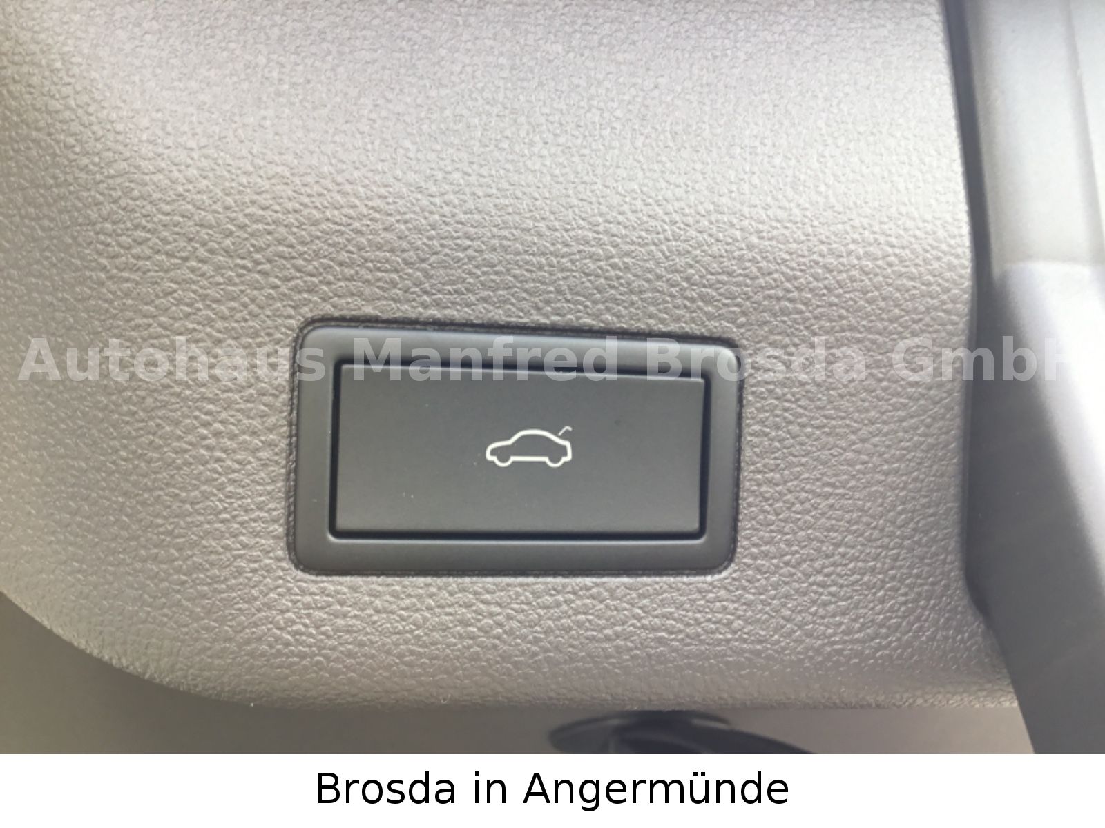 Volkswagen T7 Multivan - Samsaru's Car Outlet