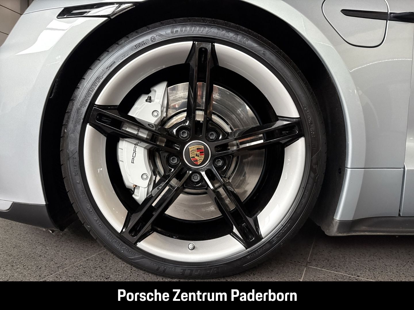 Porsche Taycan Turbo Leder-Brombeer InnoDrive Head-Up
