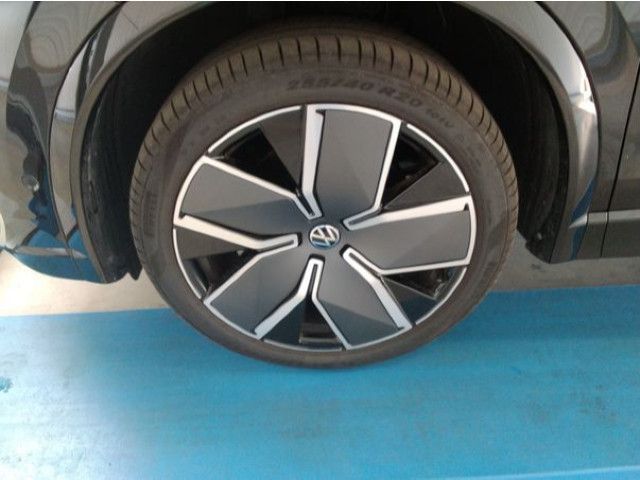 Volkswagen Tiguan 2.0TDI R-Line 4M Navi LED Kamera AHK Pano