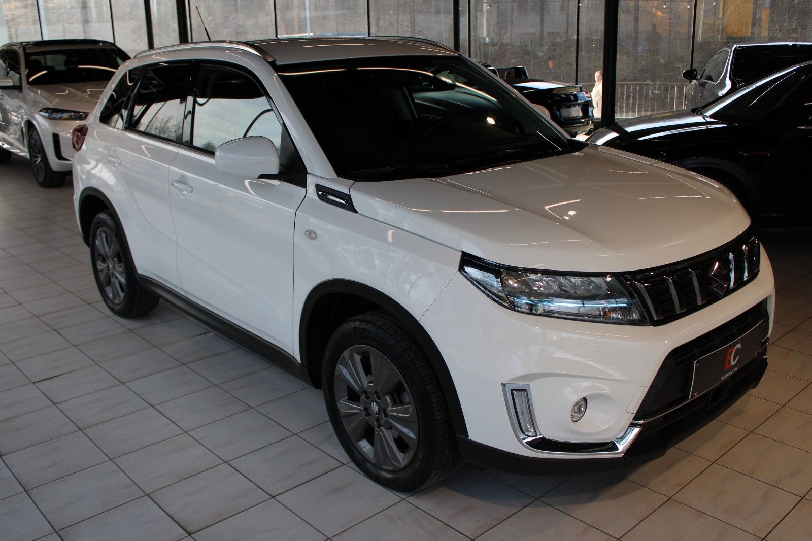 Suzuki Vitara 1.5 Hybrid Comfort - Samsaru's Car Outlet
