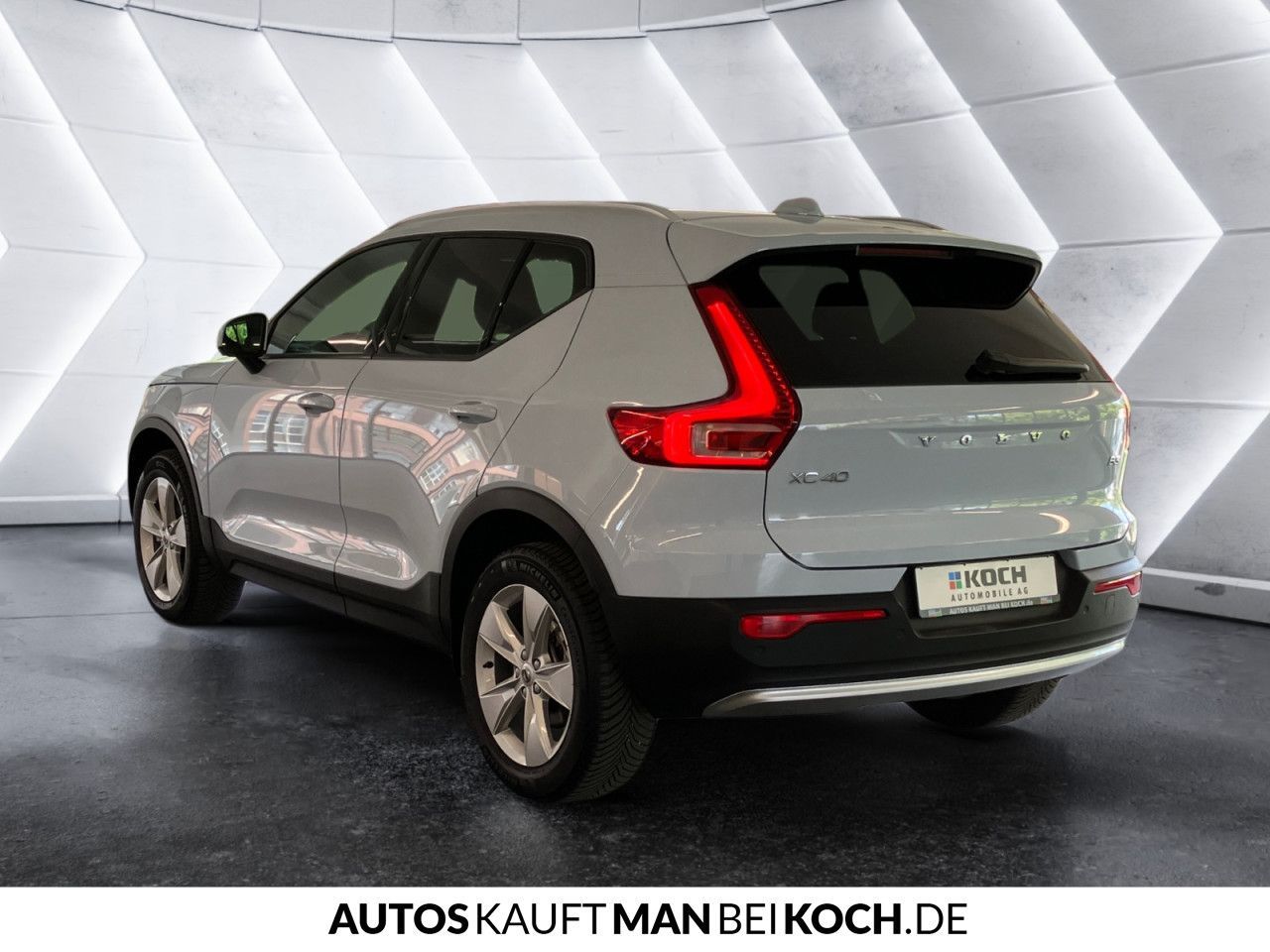 Volvo XC40 B3 DKG Core AHK LED SHZ/LHZ NAVI PDC/CAM!