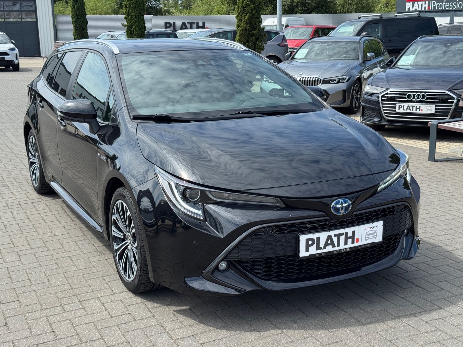 Toyota Corolla Touring Sports Hybrid Club - Samsaru's Car Outlet