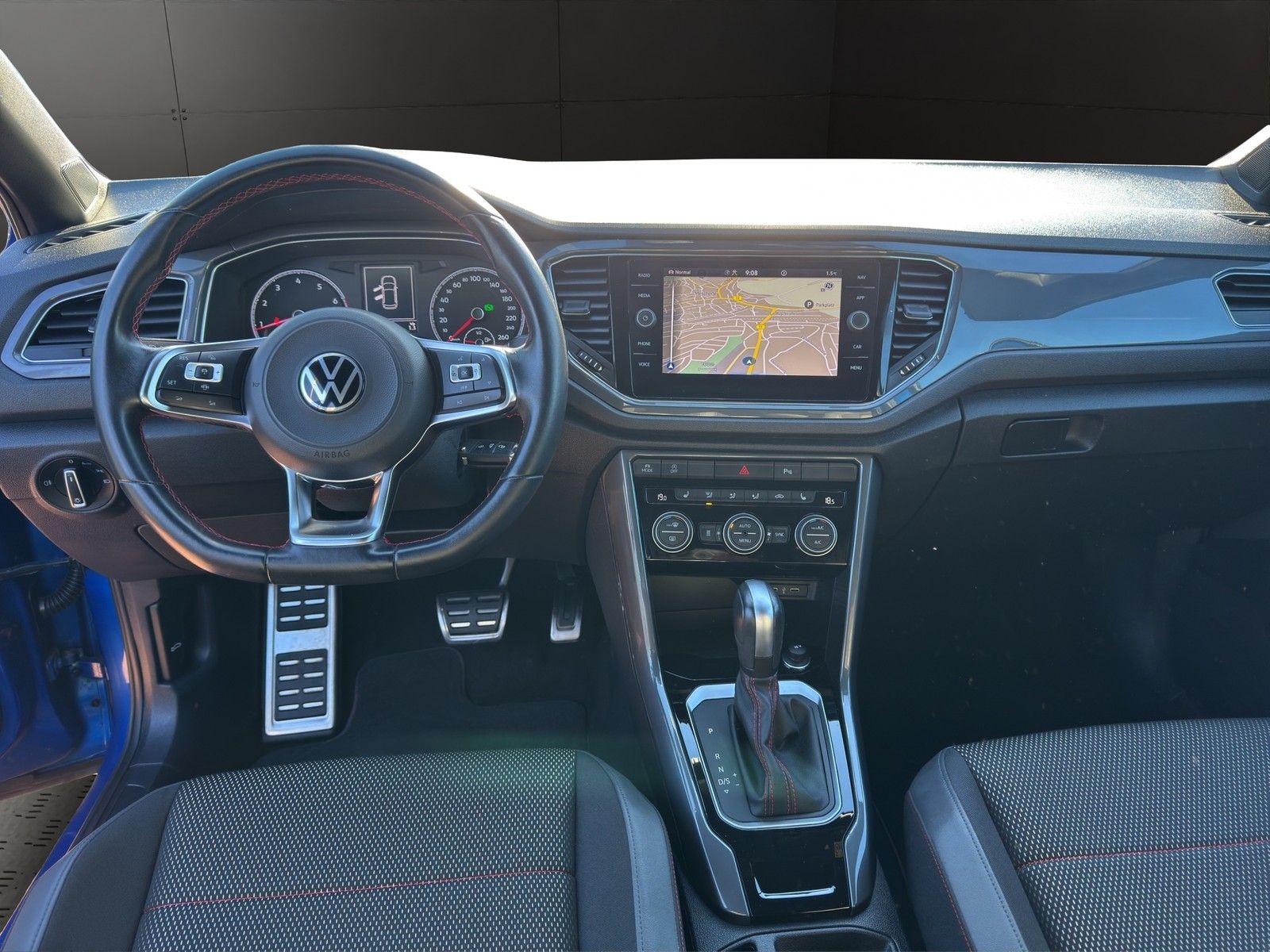 Volkswagen T-Roc 1.5 TSI Sport - Samsaru's Car Outlet