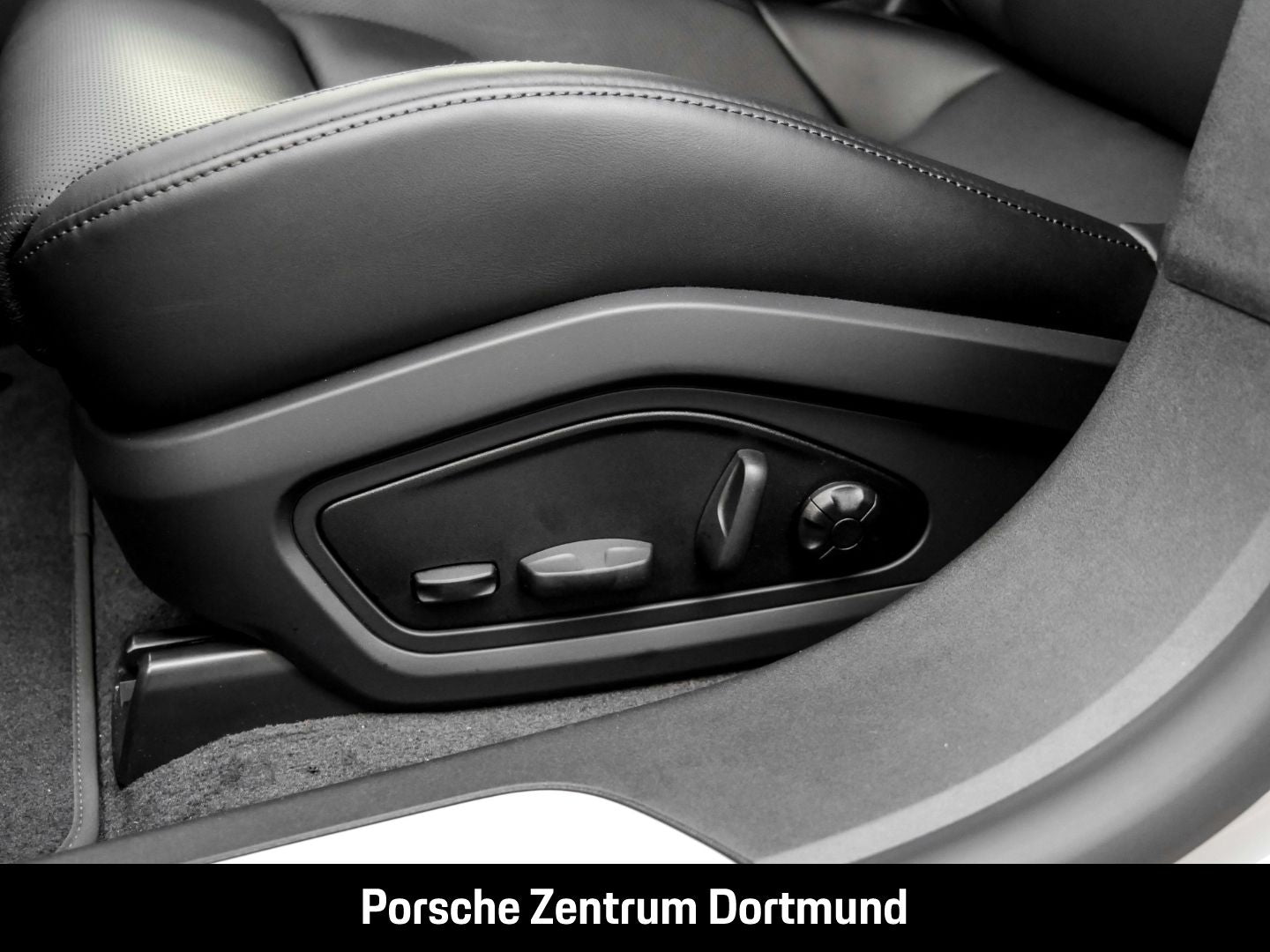 Porsche Taycan 4S Cross Turismo Head-Up Surround-View