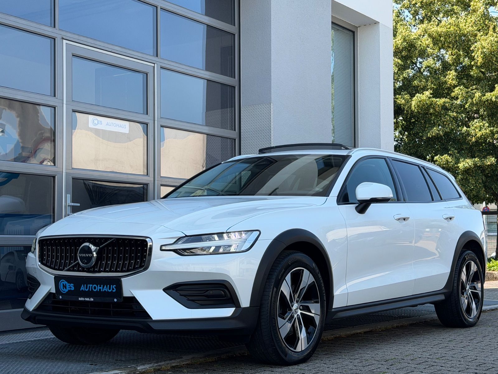 Volvo V60 CROSS COUNTRY PLUS AWD*ACC*PANO*LEDER*360*.