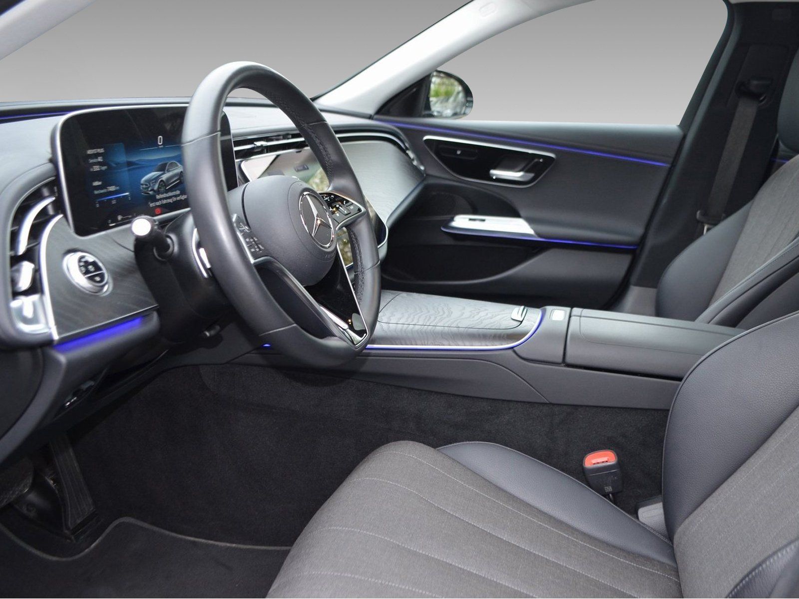 Mercedes-Benz E 220 d Avantgarde - Samsaru's Car Outlet