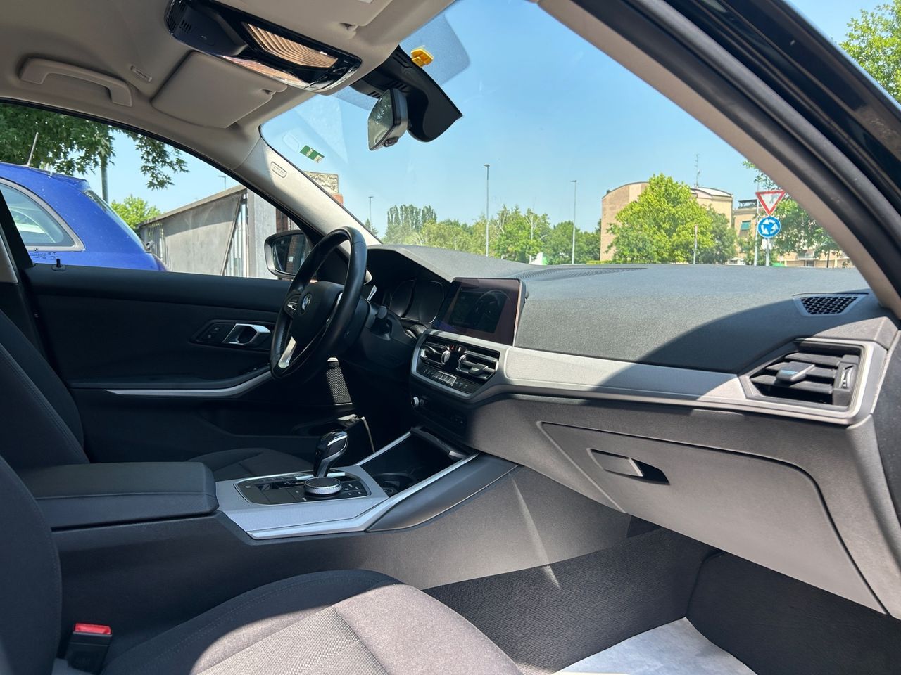 BMW 320 320d xDrive Touring Luxury - Samsaru's Car Outlet