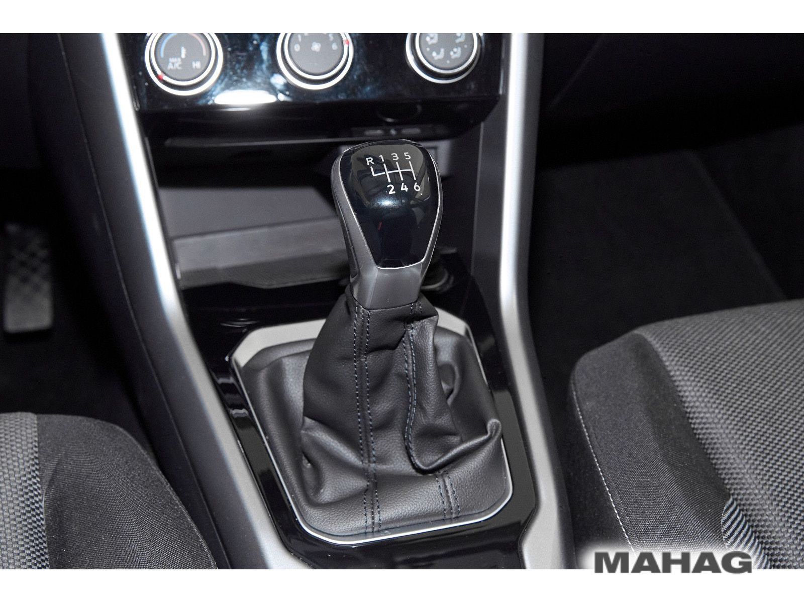 Volkswagen T-ROC 1.0 TSI Life - Samsaru's Car Outlet