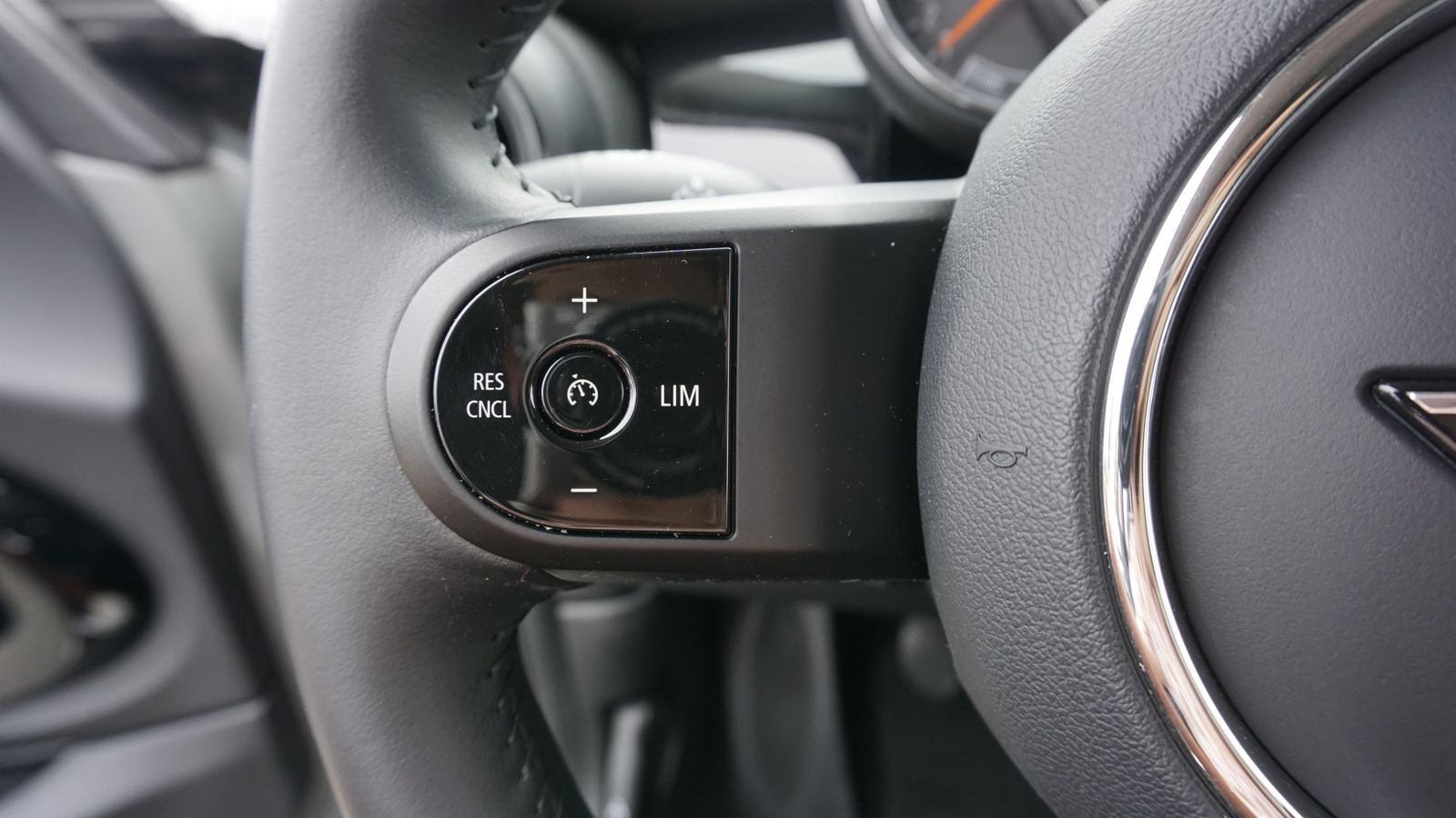 MINI One Hatch - Samsaru's Car Outlet