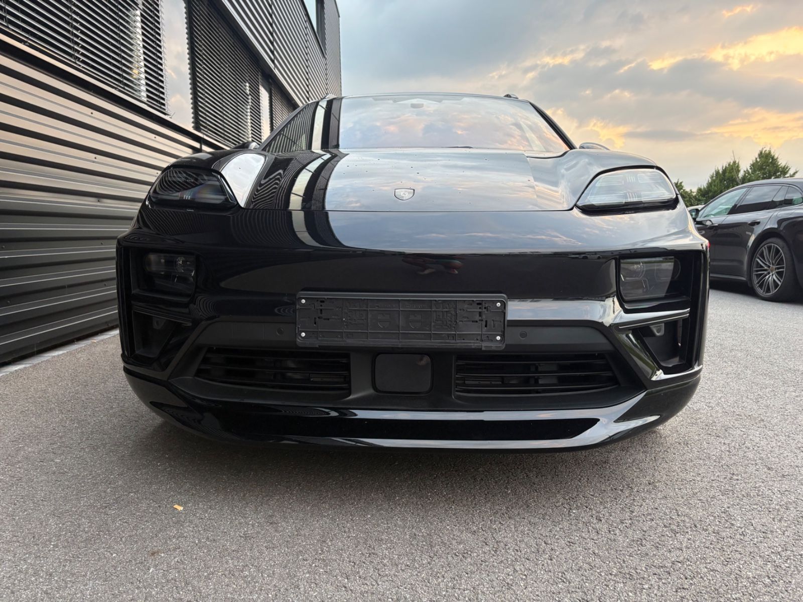 Porsche Macan E Turbo - Samsaru's Car Outlet