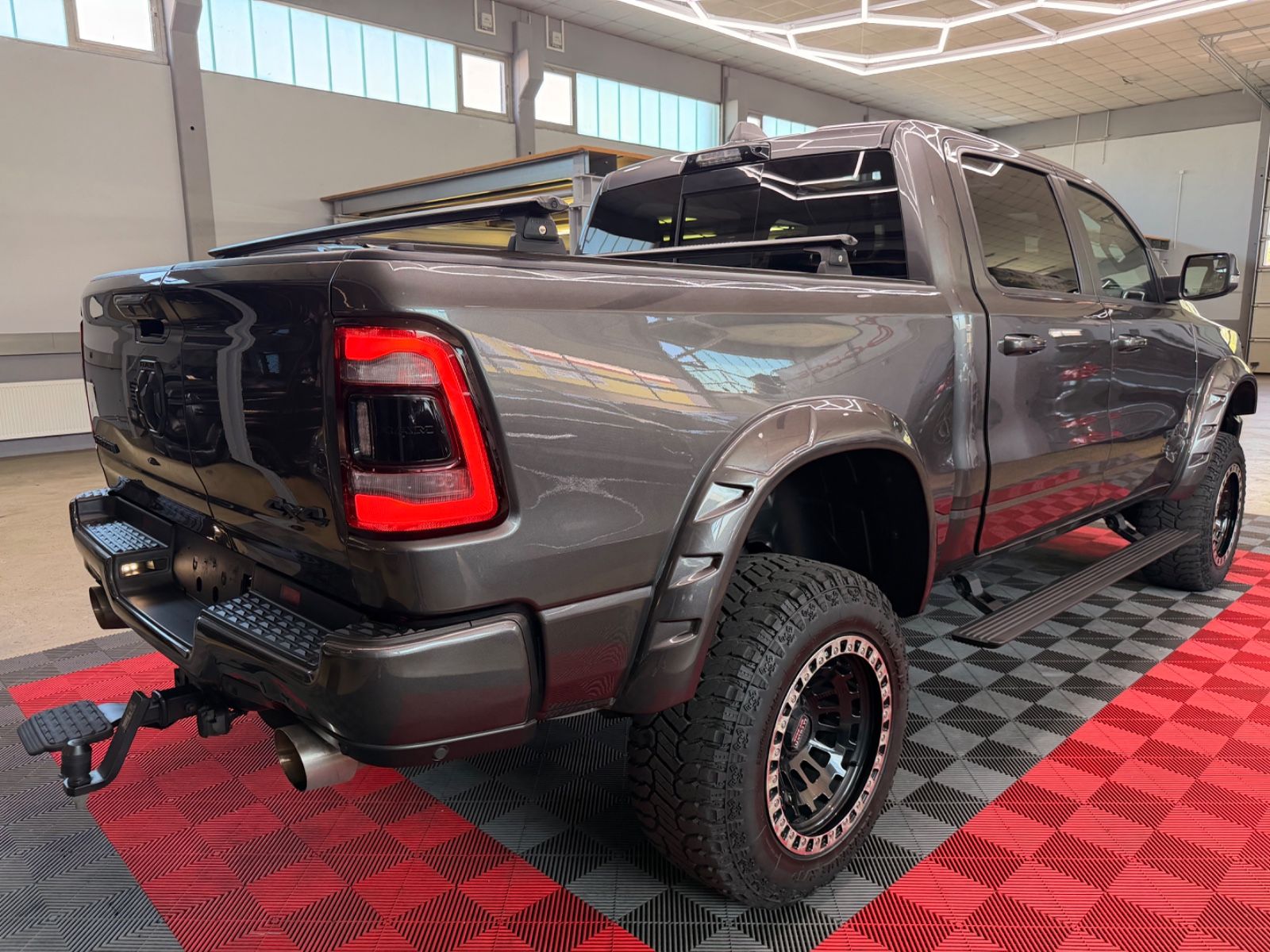 Dodge RAM 1500 5.7 4X4 LARAMIE PANO LPG MonsterTruck