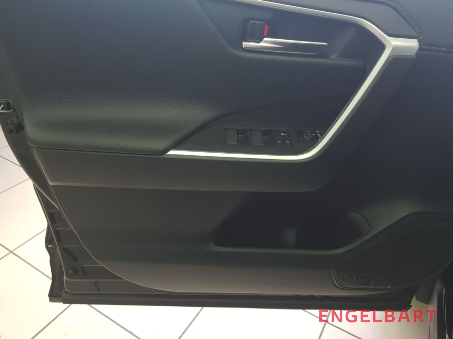 Toyota RAV 4 2.5 Hybrid 4x2 - Samsaru's Car Outlet