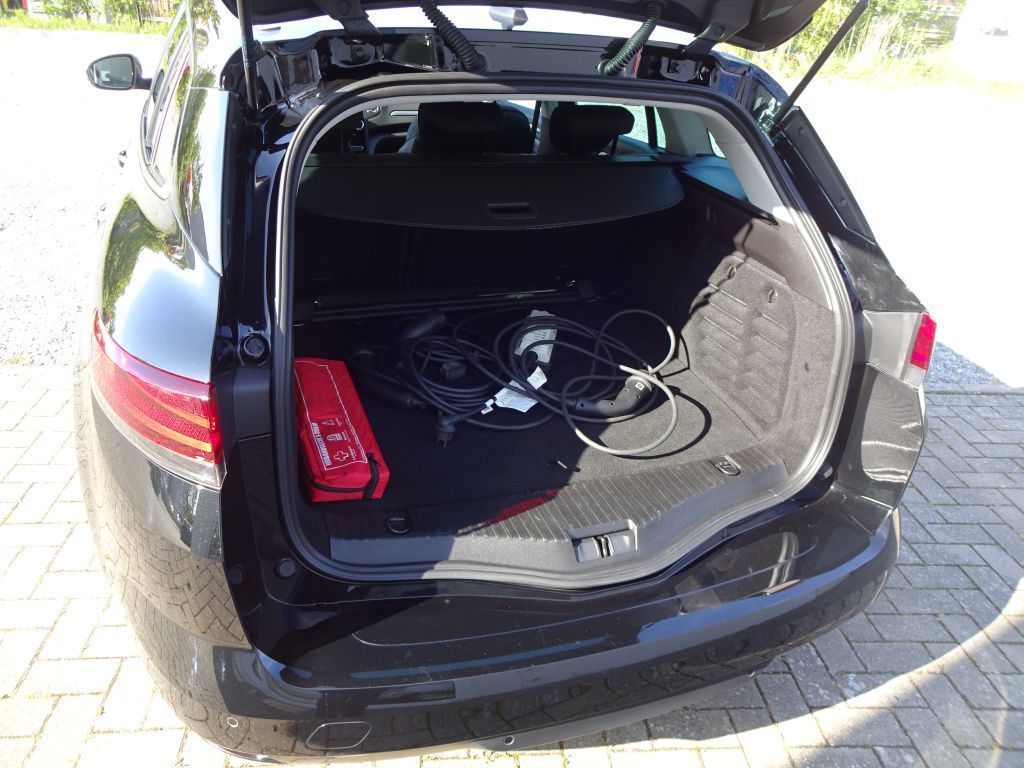 Renault Megane Grandtour E-TECH Plug-in - Samsaru's Car Outlet