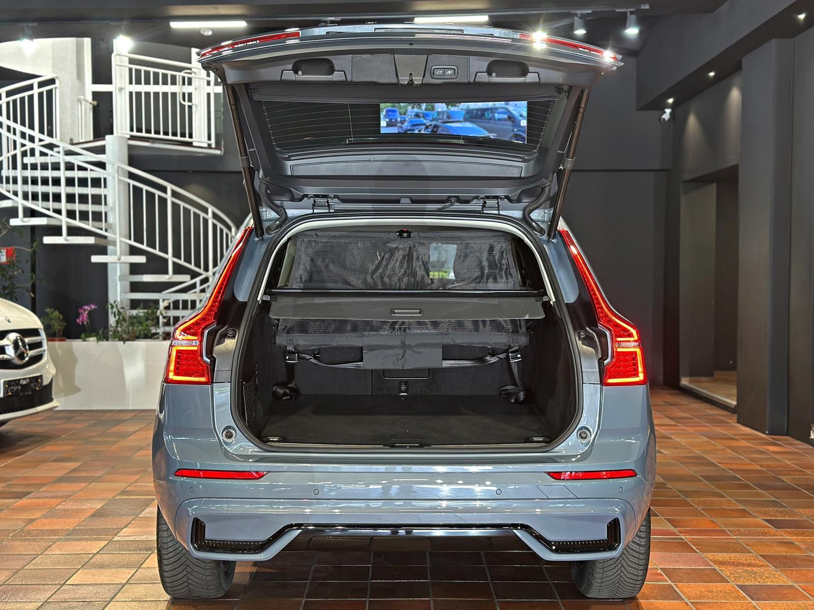 Volvo XC60 B4D AWD PLUS DARK VLED ACC HK 4xSHZ DRIV-AS