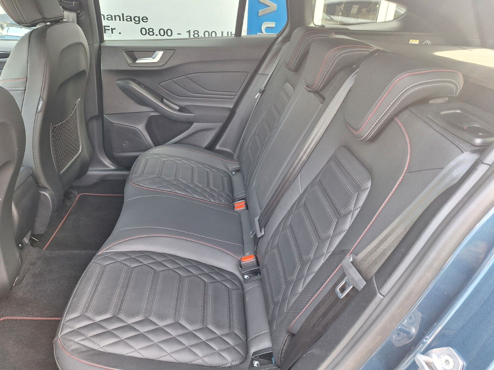 Ford Focus Turnier ST-Line X AHK NAVI LED PDC RFK LMF