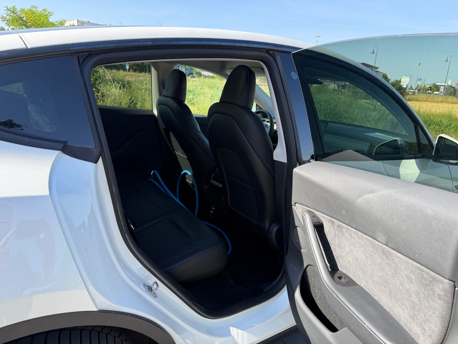 Tesla Model Y Long Range Dual AWD 8-fach bereift HW3