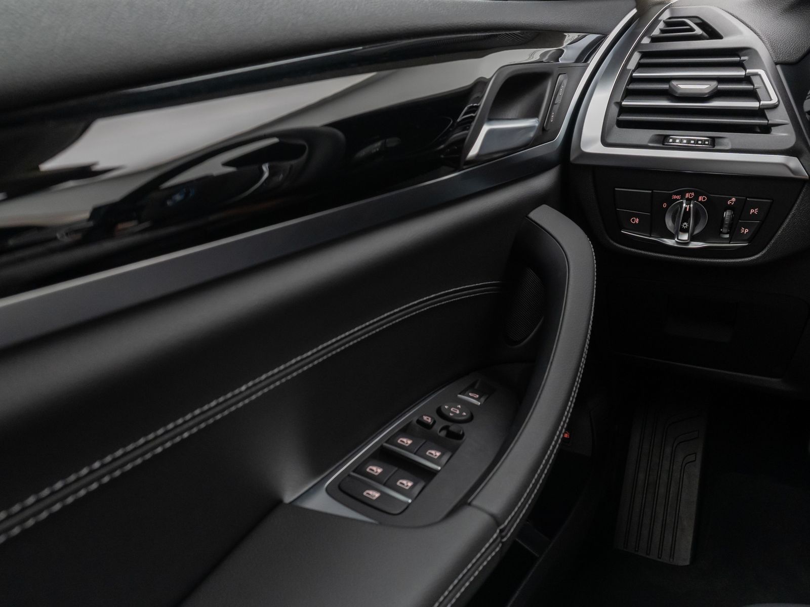 BMW X3 xD30e Sport - Samsaru's Car Outlet