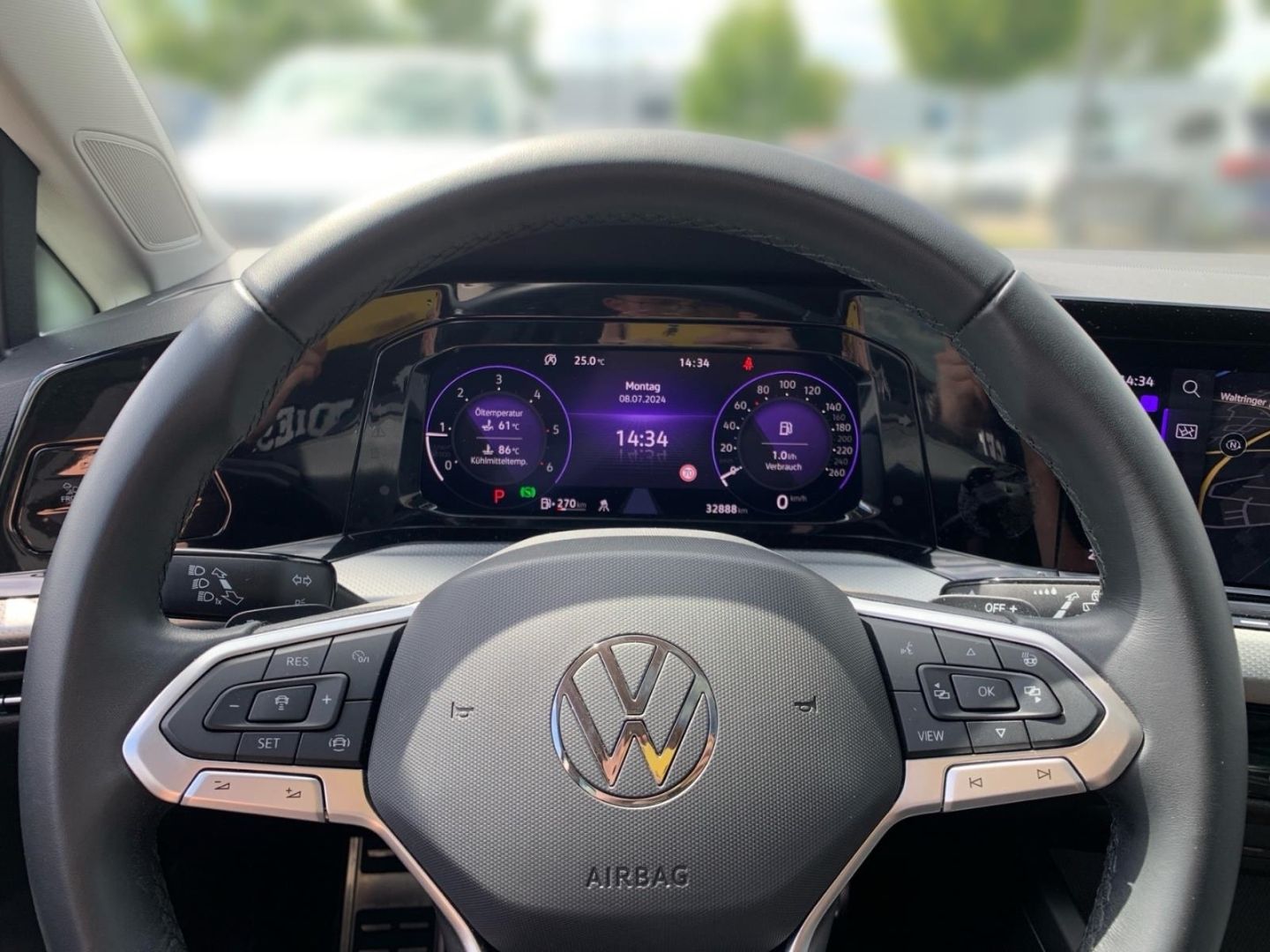 Volkswagen Golf 8 VIII Move 2.0 TDI - Samsaru's Car Outlet