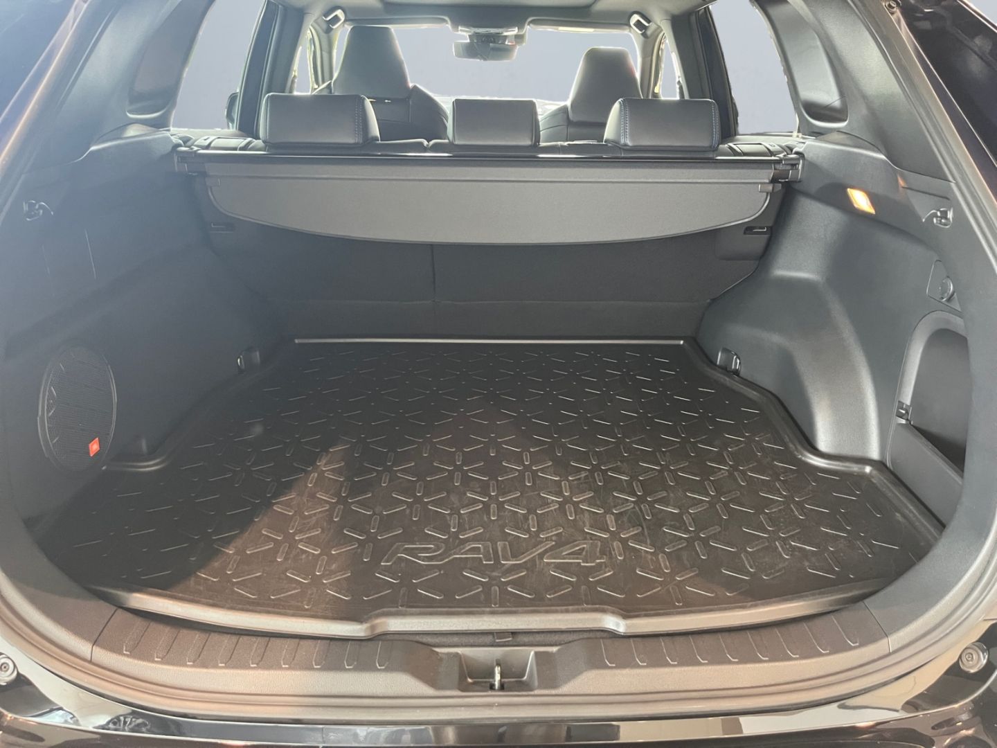 Toyota RAV 4 2.5 4x4 Hybrid Style - Samsaru's Car Outlet