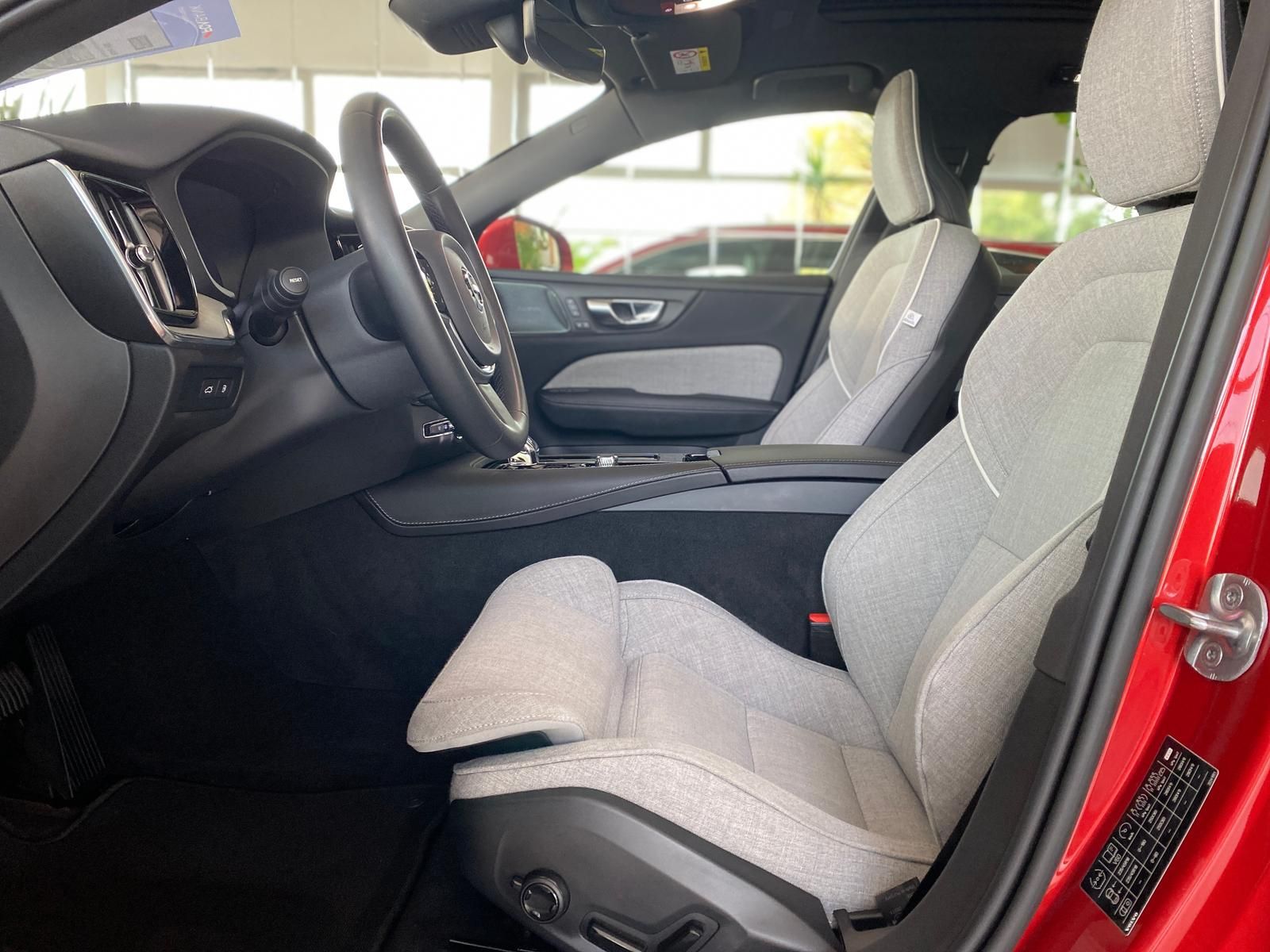 Volvo V60 Kombi T6 Plug-In Hybrid AWD Plus Bright