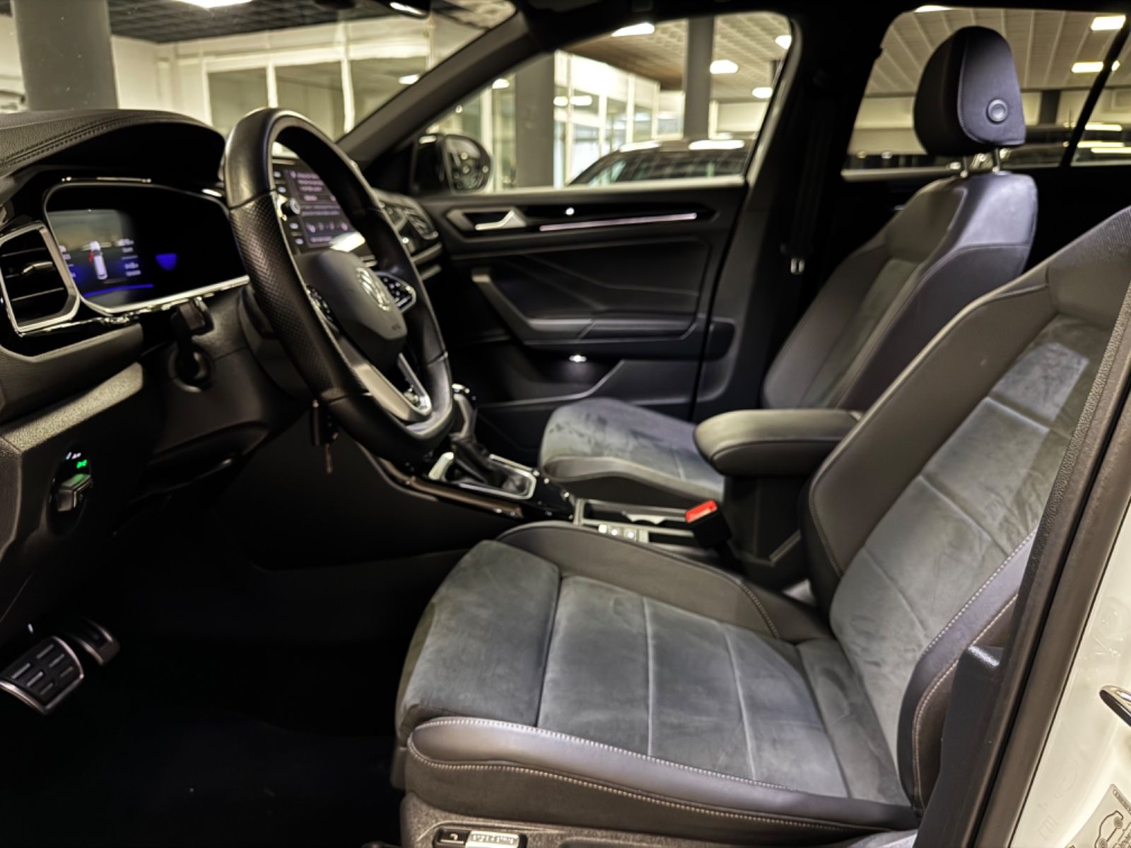 Volkswagen T-ROC 2.0TDI R-Line - Samsaru's Car Outlet