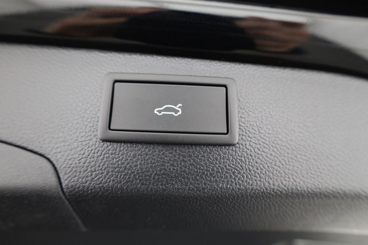 Volkswagen Passat Variant TDI DSG 4M R-LINE, Pano, AHK, IQ.