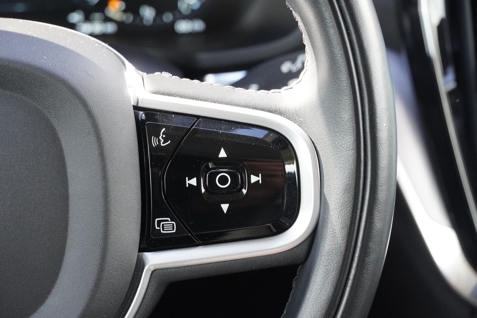 Volvo V60 Kombi 2.0 Hybrid AWD R Design LED Navi AHK