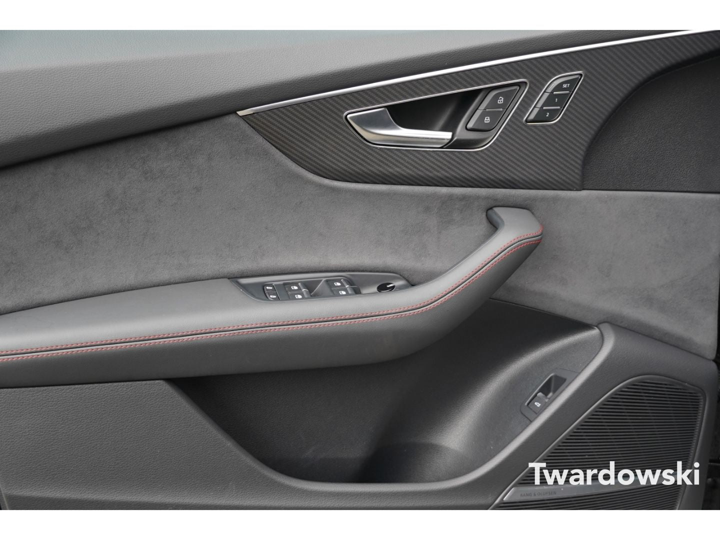 Audi Q8 50 TDI S line Pano HUD Matrix 23'' B&O AHK 36