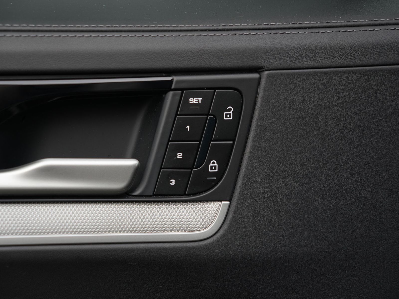 Porsche E-Hybrid Coupé SPORTDESIGNPAKET-ACC-MASSAGE-VOLL