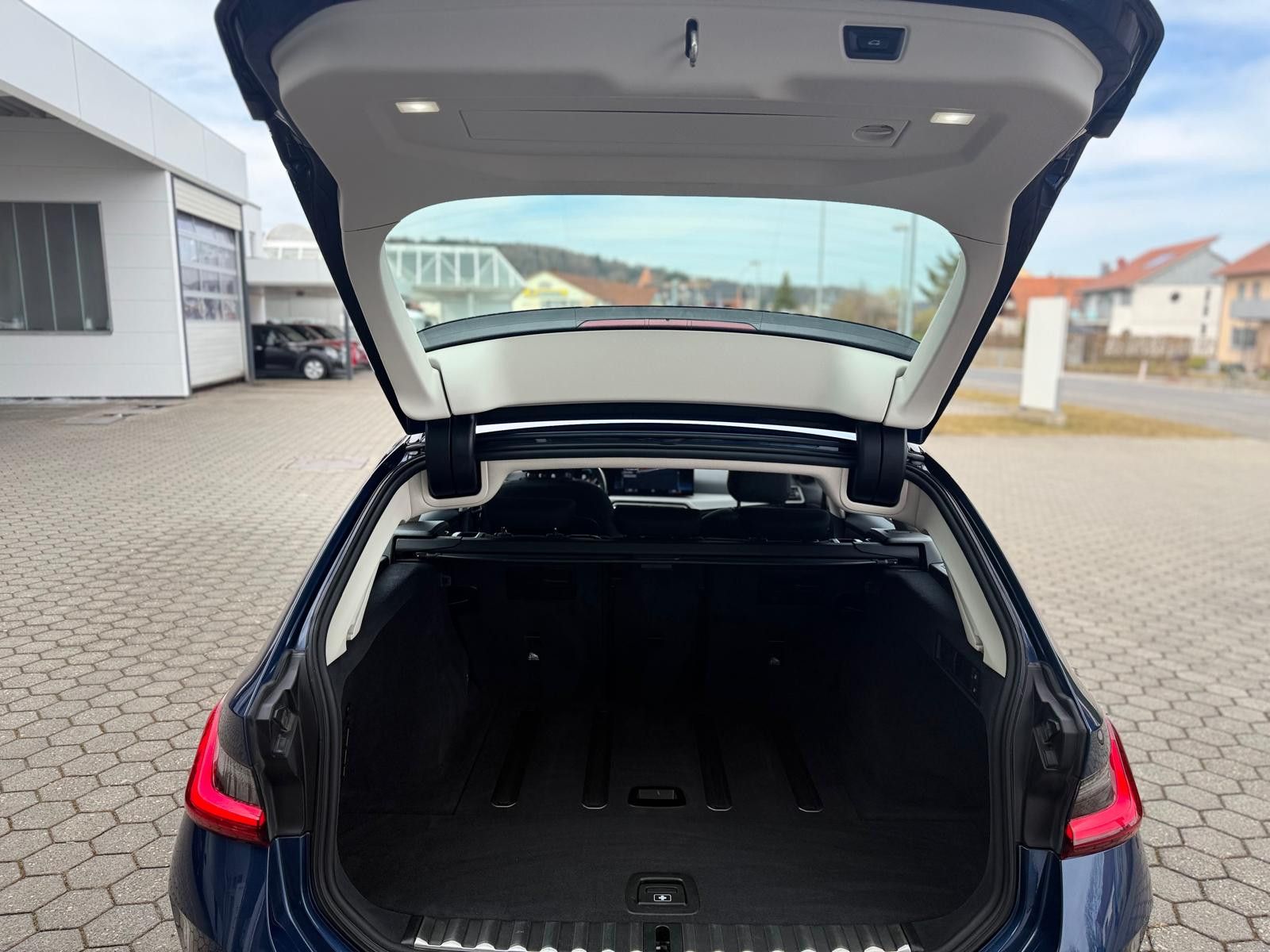 BMW 320 d Touring xDrive - Samsaru's Car Outlet